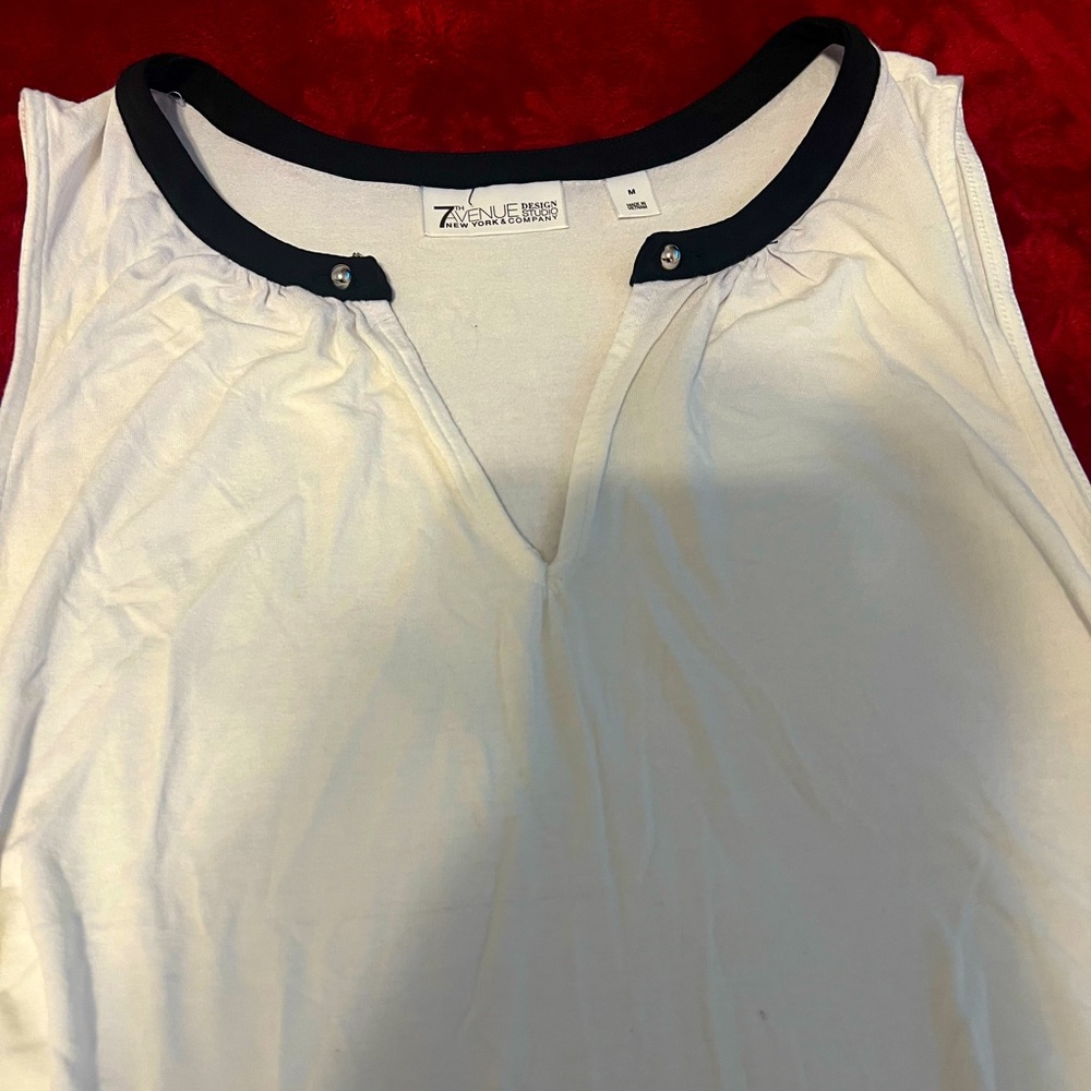7th Ave. white/ black trim top sz M
